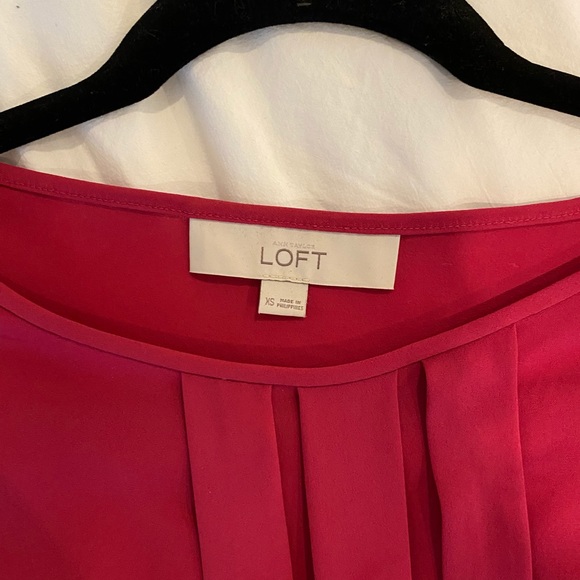 Ann Taylor LOFT bright pink shirt with pleated front. - Picture 3 of 3